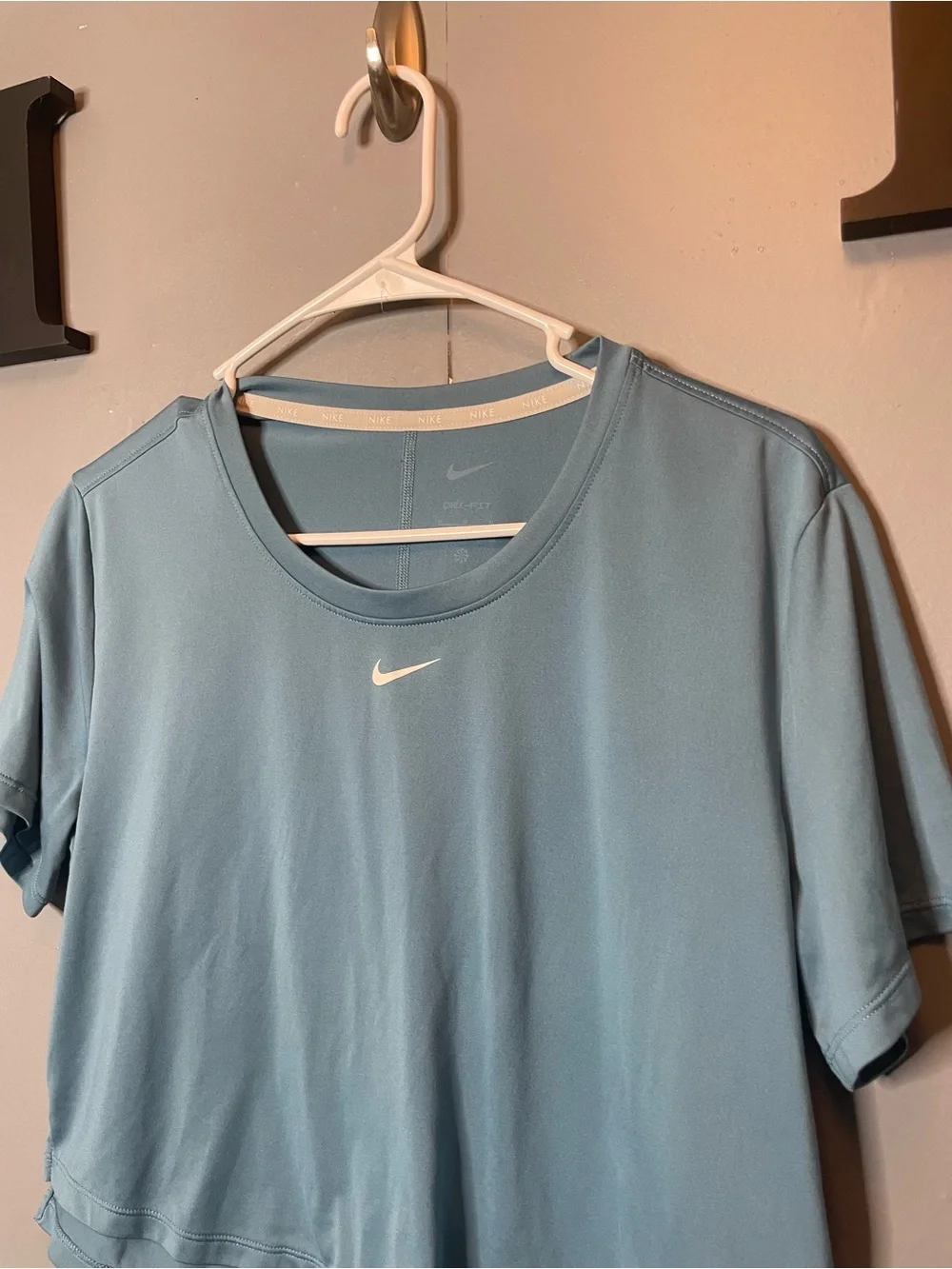 Nike Women's Light Blue Short Sleeve Dri-FIT Tee Cropped T-Shirt Medium Teal